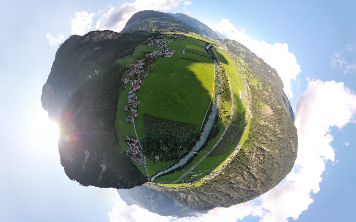 Bekijk details van de interactieve drone panorama Burgschrofen Kapelle - Zillertal